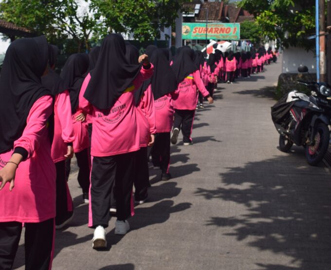 Jalan Sehat: Memupuk Semangat Kebersamaan